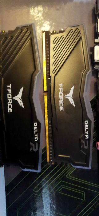 Kit Ryzen 7 2700 (8-Core) + 32GB RAM RGB + B450 Branca
