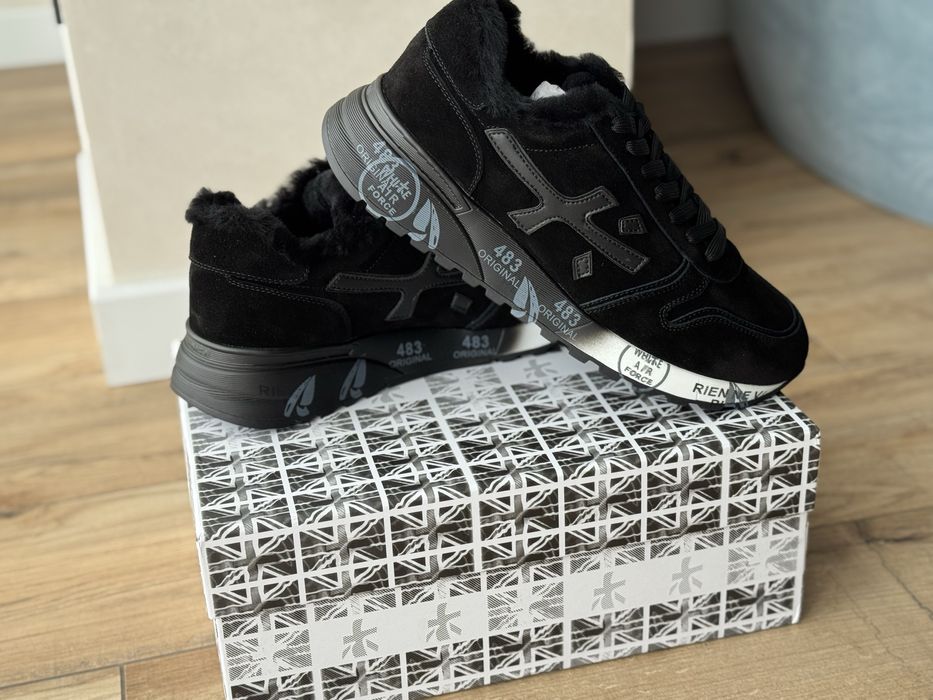 Нові теплі кросівки Premiatа