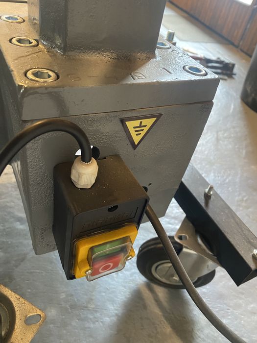 Продам сверлильный станок 2м112 с частотником на 220в