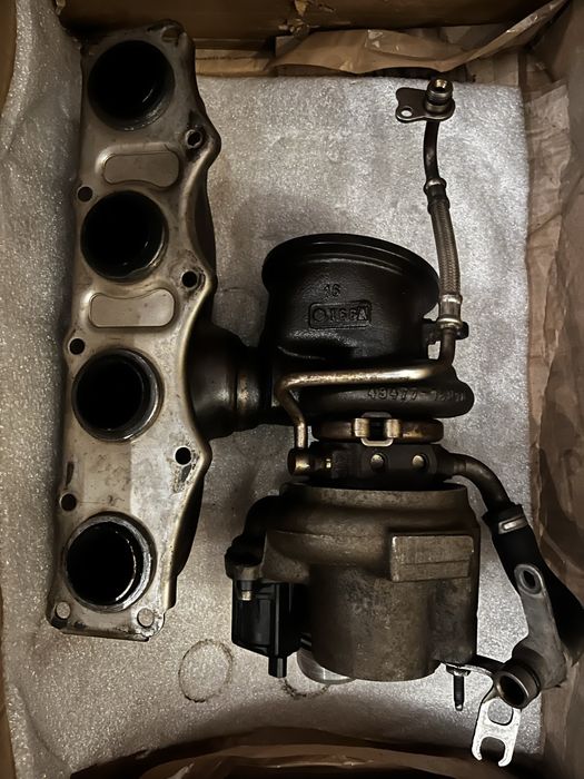Kolektor wydechowy z turbo turbina turbosprężarka BMW  2.0 N20B20