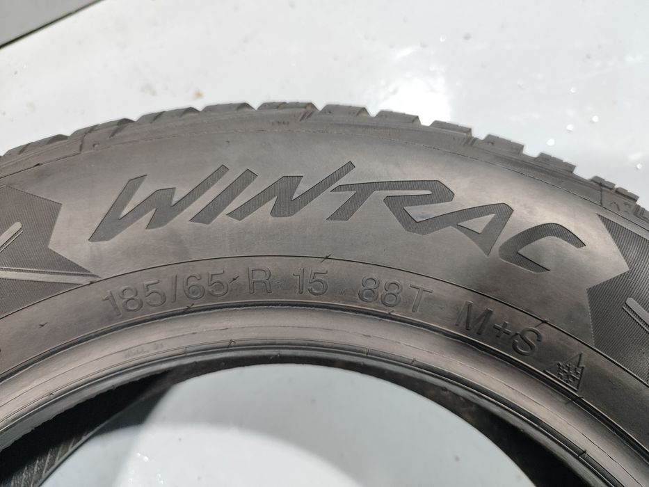 2 pneus semi novos 185-65R15 Vredestein - Oferta dos Portes 80 Euros