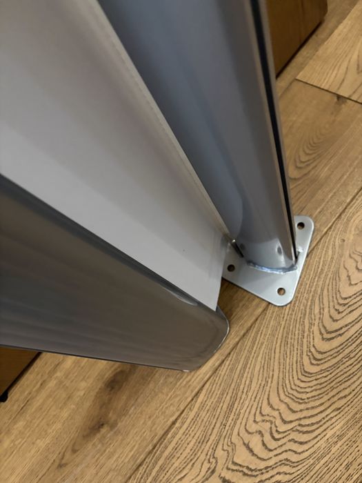 Проекционный экран на стойке (напольный),прочная конструкция /проектор