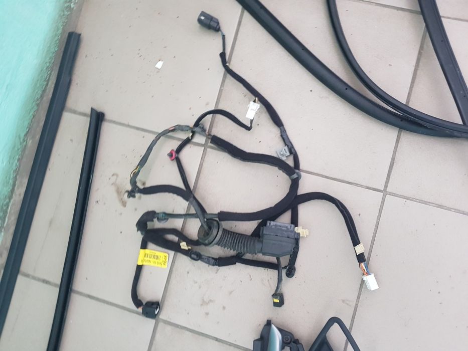 Проводка двери передней правой ,  Kia Rio III UB