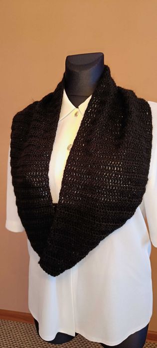 Elegancki czarny komin