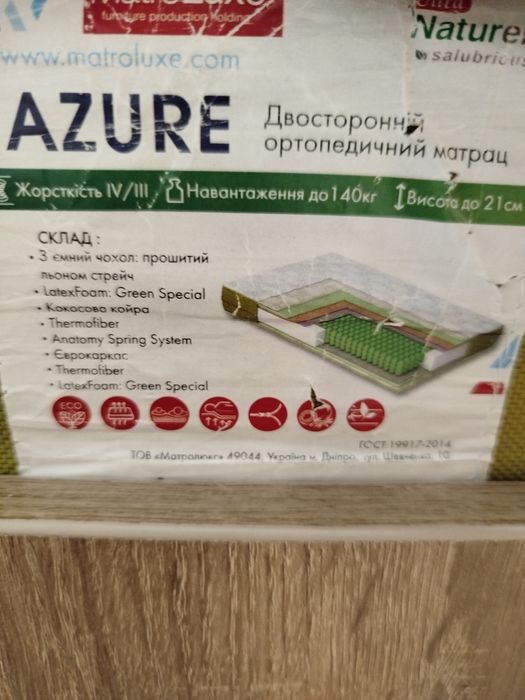 Выполненная на заказ кровать с новым матрасом