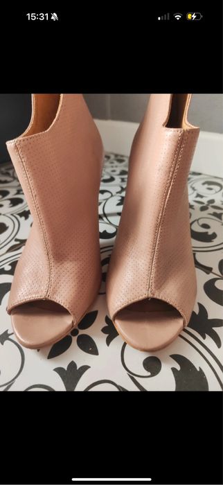 Szpilki wojas skorzane