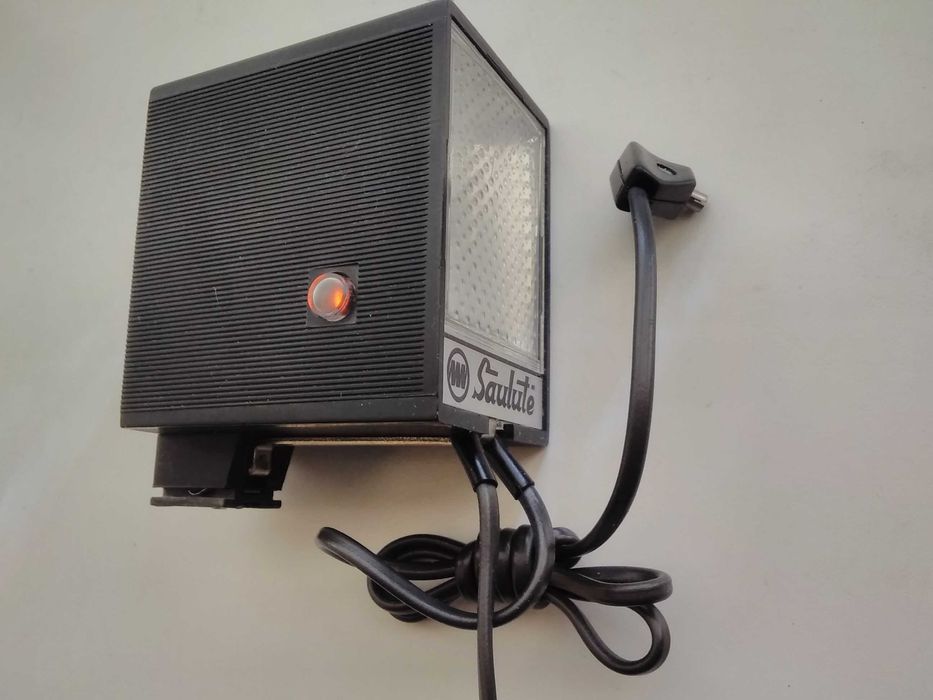 Фотоспалах (фотовспишка) Saulute СССР. У комплекті нова запасна лампа.