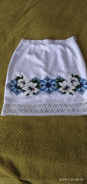 Продам вишиванку з бісеру.