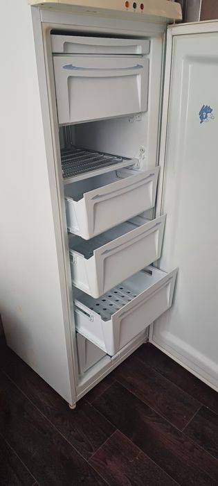 Морозильна камера reinford