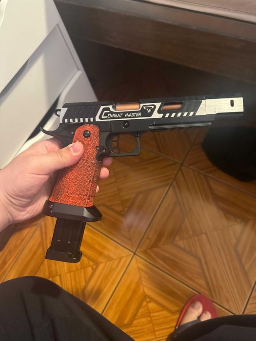 Airsoft M4 com HI-CAPA e Gear –Specna Arms SA-C22 CORE  GATE TITAN