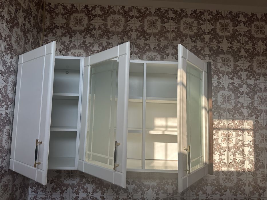 Móvel e vitrine para arrumação