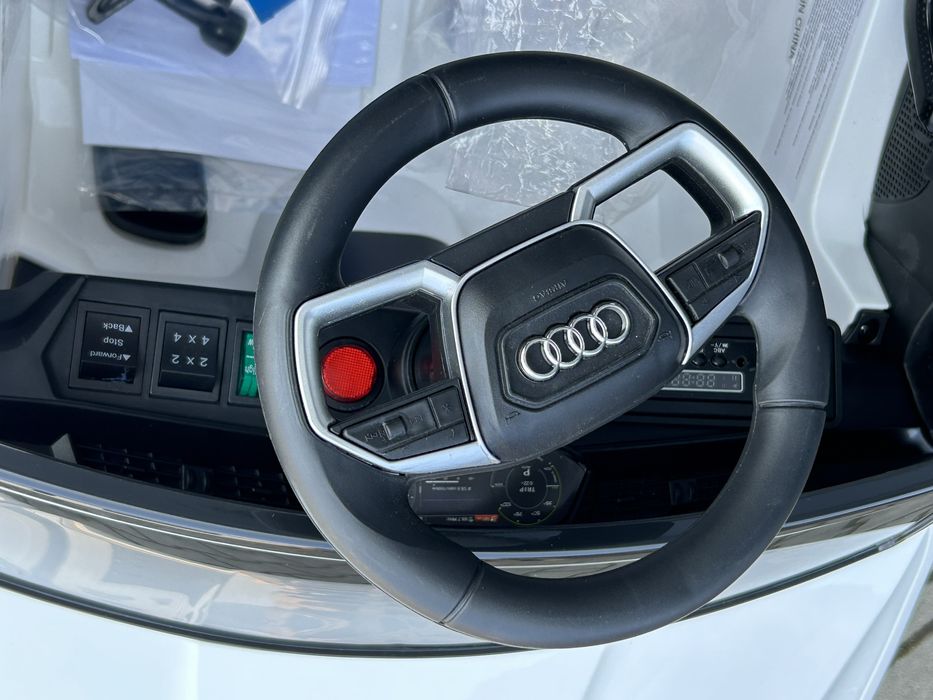 Auto na akumulator Audi E-Tron 4x4 Sportback Samochód dla dzieci