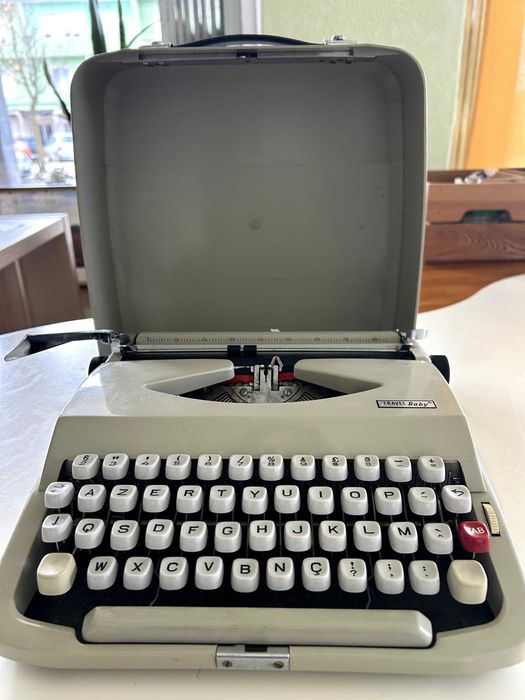 Máquina de Escrever antiga Travel Baby