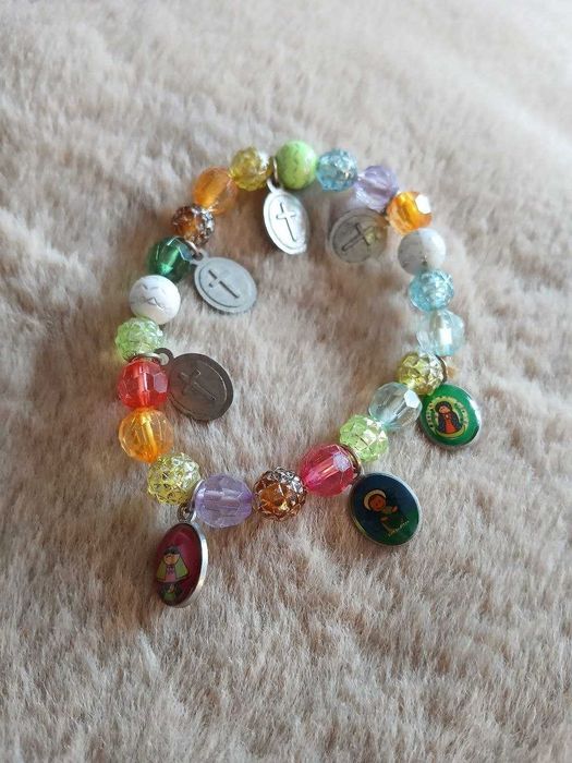 Pulseira São Bento - Medalhas Religiosas e Contas Coloridas