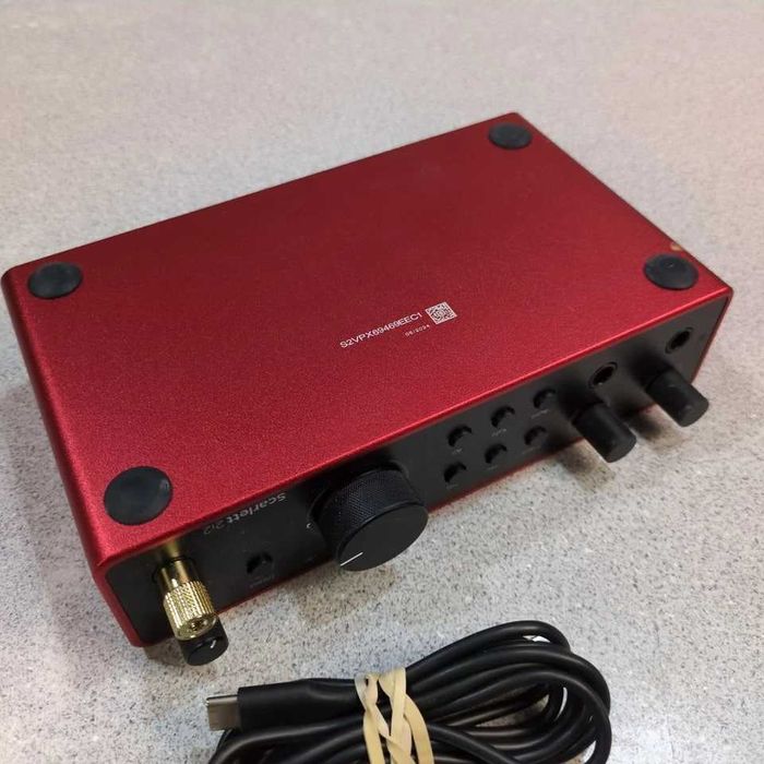 Focusrite Scarlett 2i2 4 gen. USB-C + kabel, działa jak nowy
