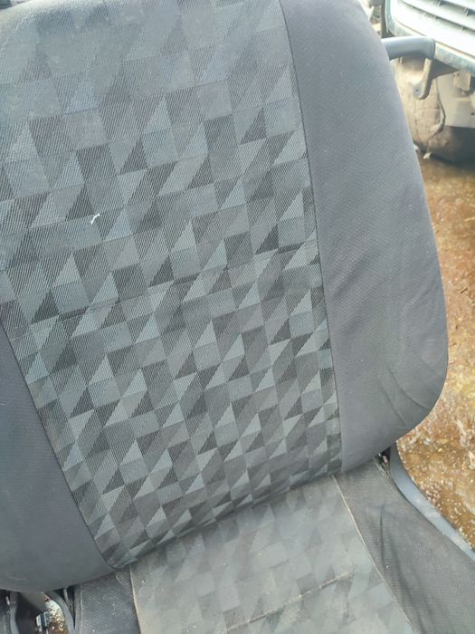 Передні сидіння на Opel Astra купе