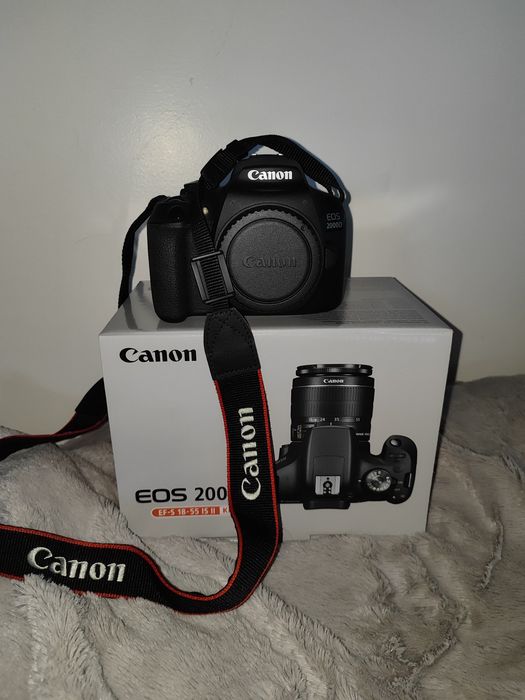 Canon EOS  2000D