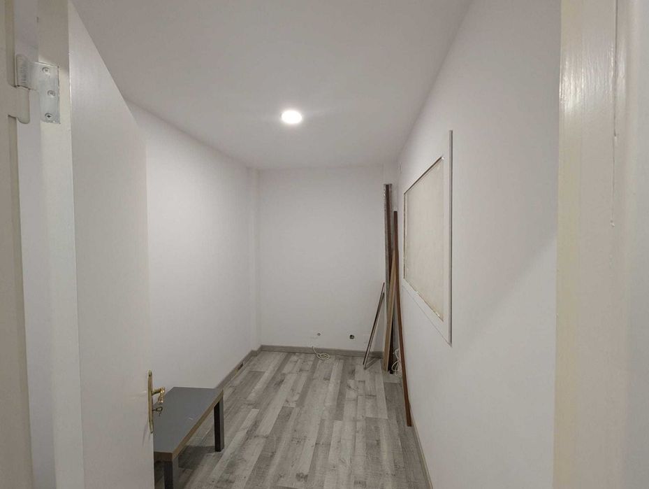 Loja para Armazém/ Escritório - Reboleira/Amadora
