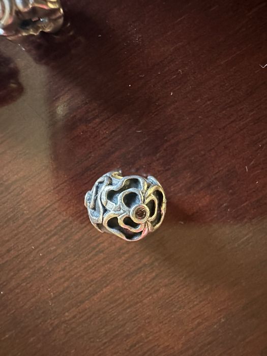 vendo Colar pandora de prata com 5 bolas com laca ou brilhantes