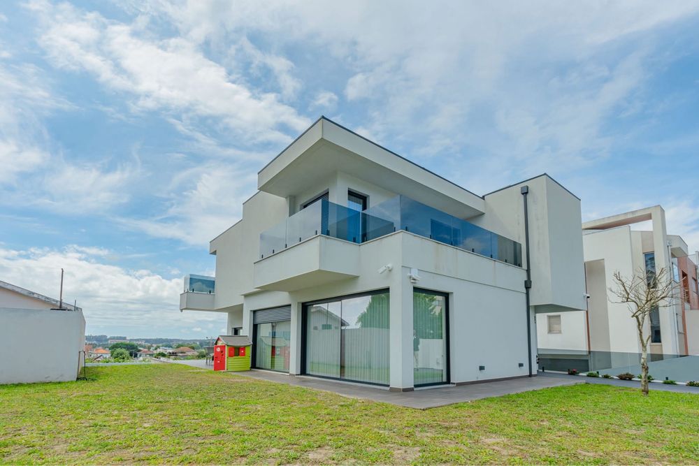 Moradia T3+1 luxo a venda na Maia