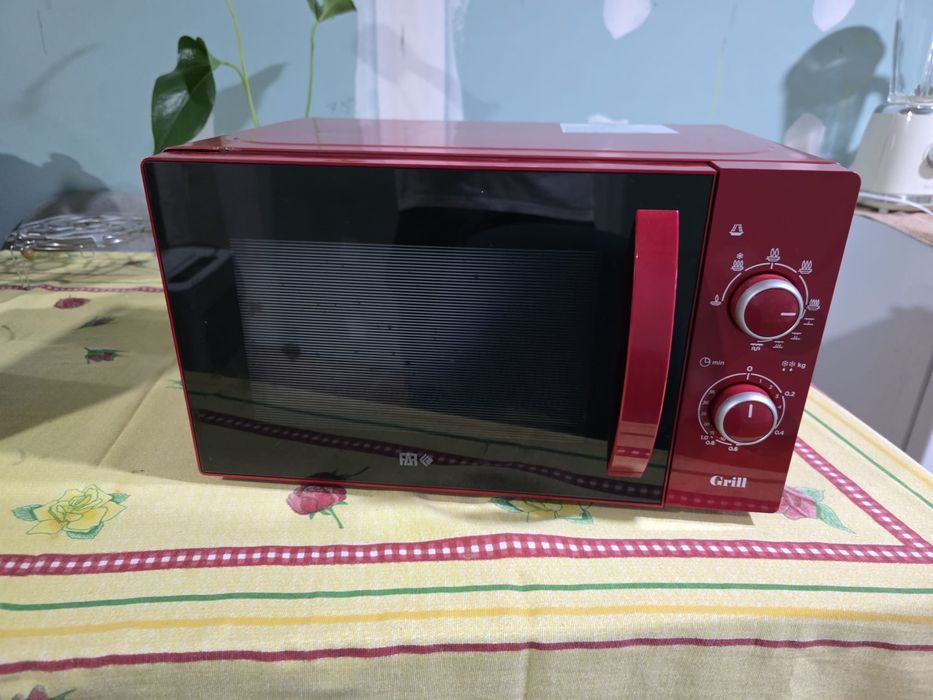 Vendo microondas  em bom estado nunca fui osado  ainda está na caixa