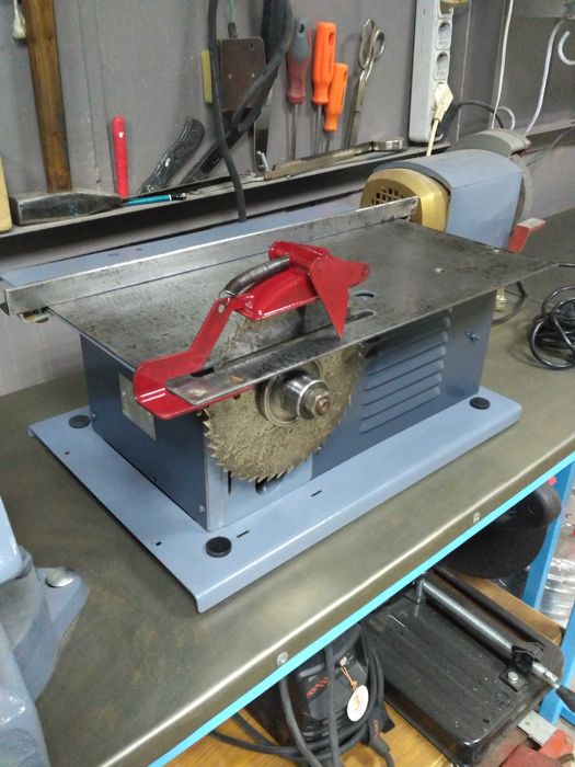 Циркулярный станок по дереву
