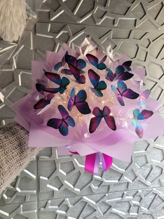 Букети з метеликів