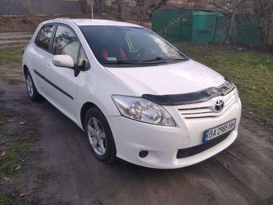 Продам Toyota auris 2011