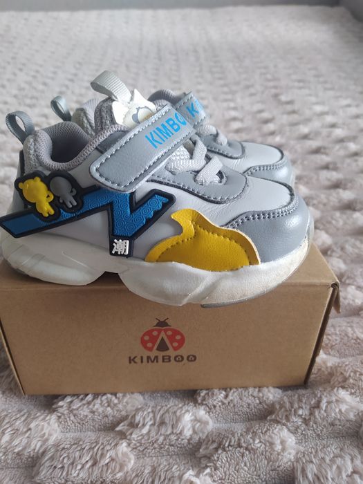 Кросівки дитячі у гарному стані