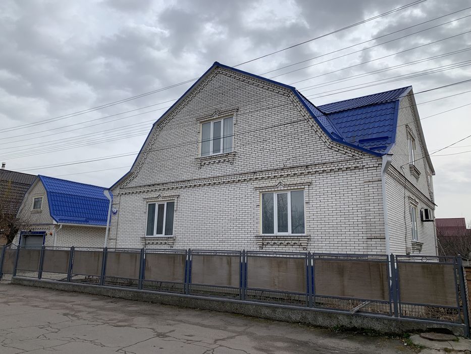 Продаж будинку , центр Гайсина, гараж, підвал, літня кухня, є торг