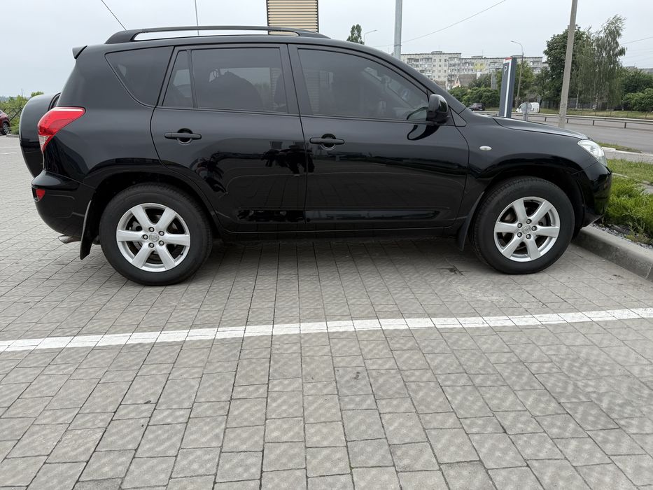 Автомобіль Toyota Raw 4