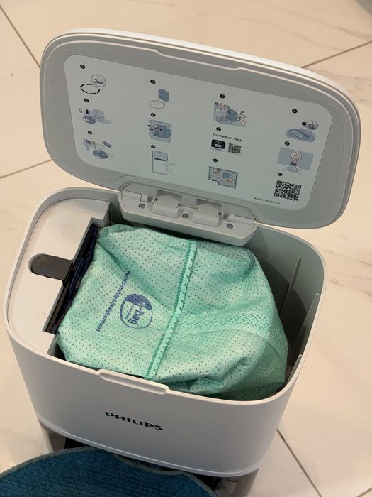 Робот  пилосос Philips HomeRun Series 2000 з базою самоочищення