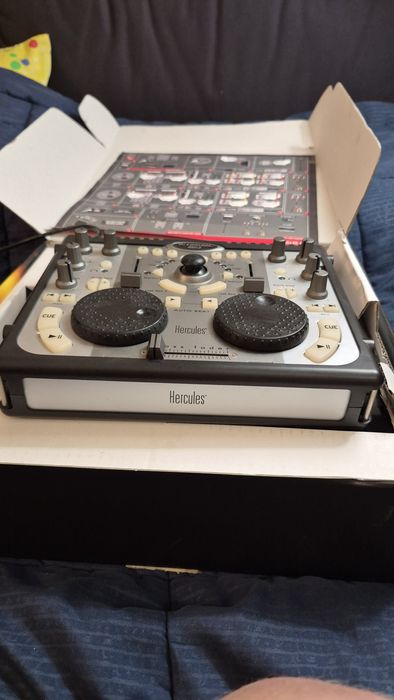 діджейська консоль Hercules DJ Control