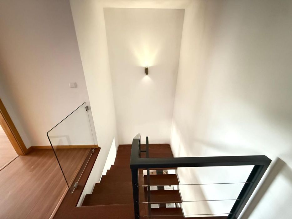 T3 Duplex impecável no centro Paredes