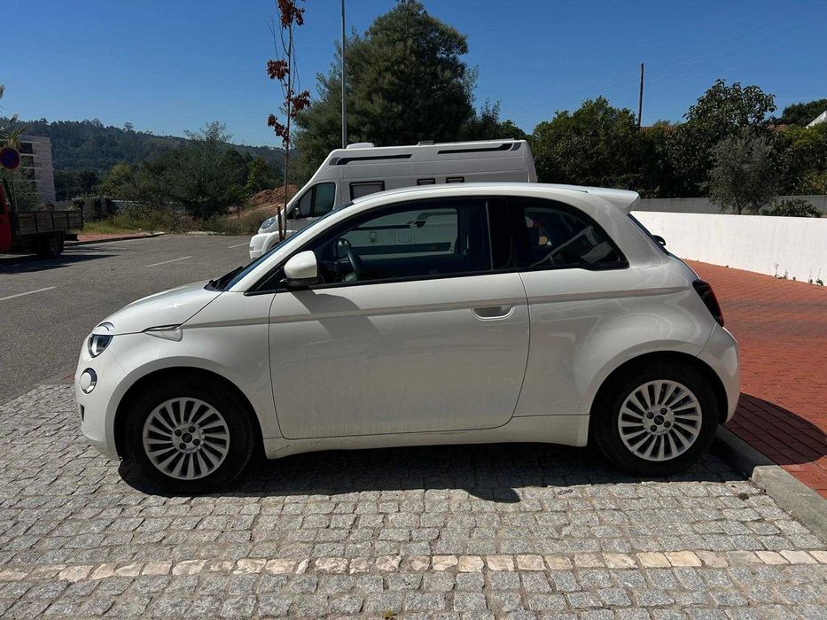 Fiat 500e 100% elétrico, versão de 23,8 kWh, em excelente estado geral/ muito económico