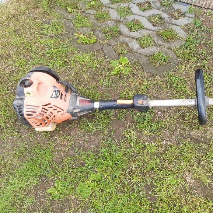 Podkaszarka spalinowa  w pełni sprawna.