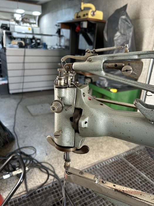 Maquina de sapateiro de braço