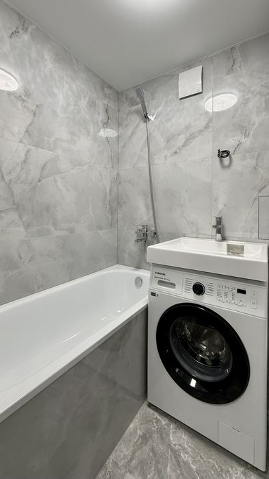 Квартира з новим ремонтом, меблями  та технікою