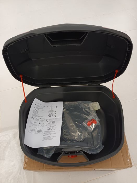 Top Case 47L para 2 capacetes com base universal - Novo