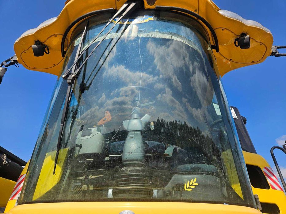 Комбайн зернозбиральний New Holland-CX8090
