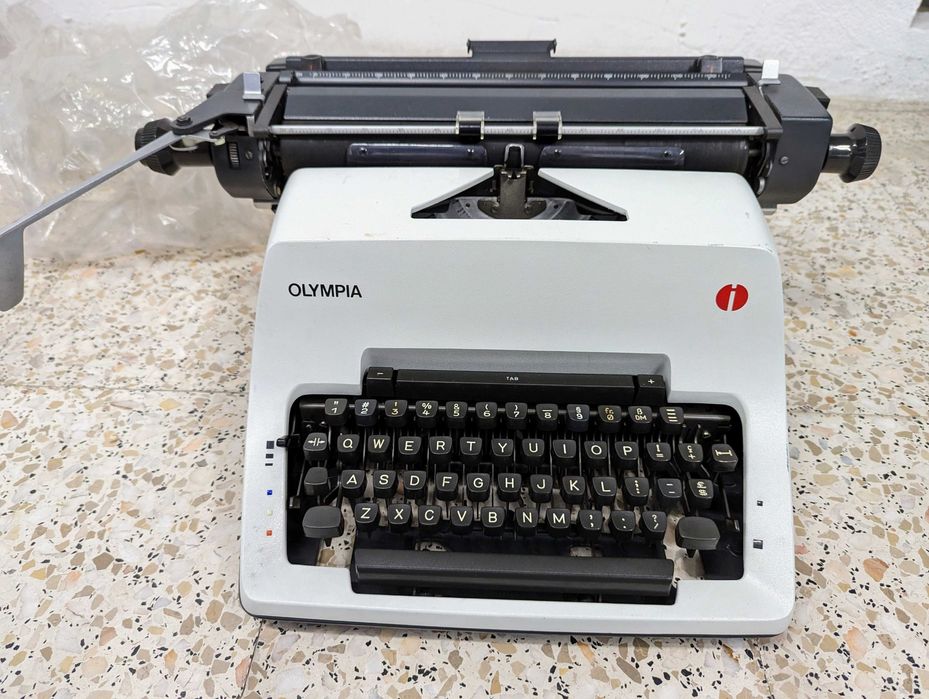 Duas Olympia - Máquinas de Escrever Vintage