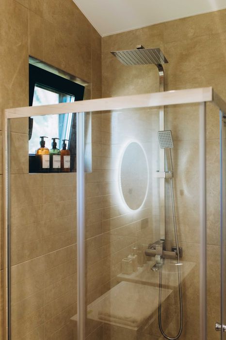 Котедж у сосновому лісі під Києвом. Камін. Вініл. Чан. Баня