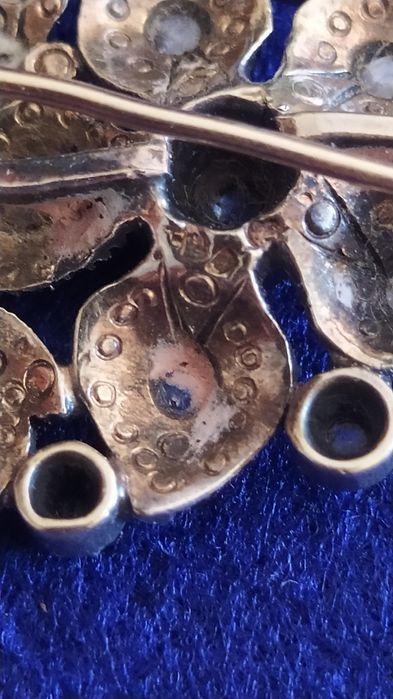 Peças de prata com ouro