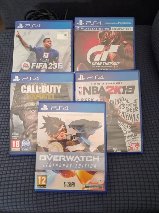 PS4 Slim 500GB + Comando + 5 Jogos – Pronta a jogar!