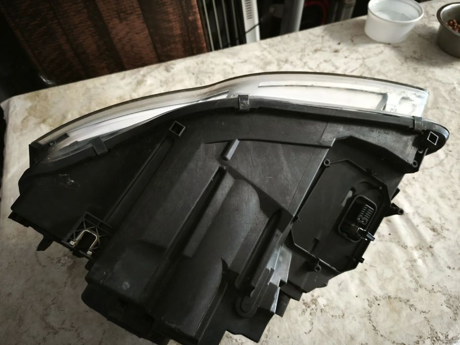 Farol direito bi-xenon Audi A4 B7 s-line pisca branco