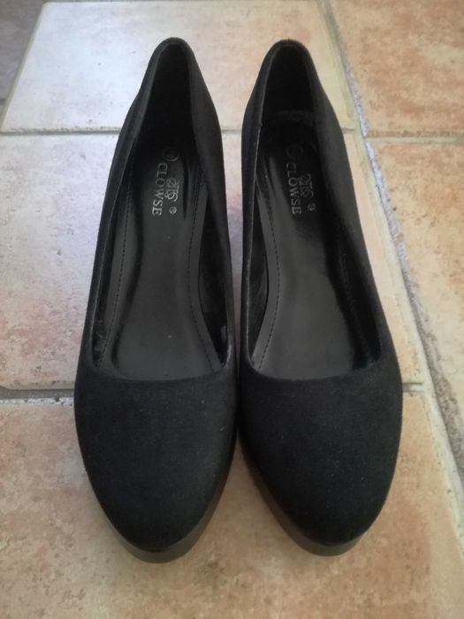 Sapatos pretos camurça Clowse