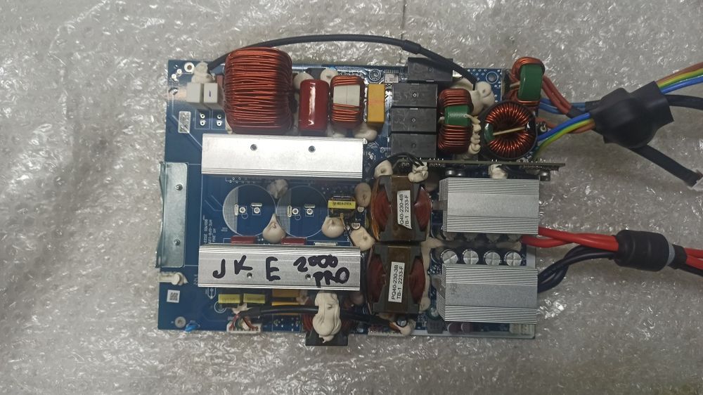 Jackery Explorer 2000 pro інвертор під ремонт