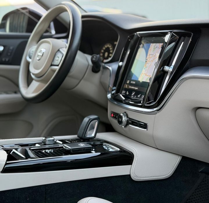 Volvo V60 2.0 T8 AWD TE Inscription  390cv-2020(iva dedutível)