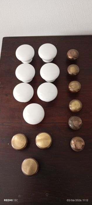 Vendo vários puxadores em porcelana e emmetal