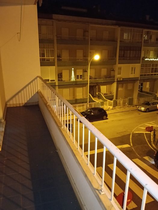 Quartos mobilados com varanda Algés/Dafundo